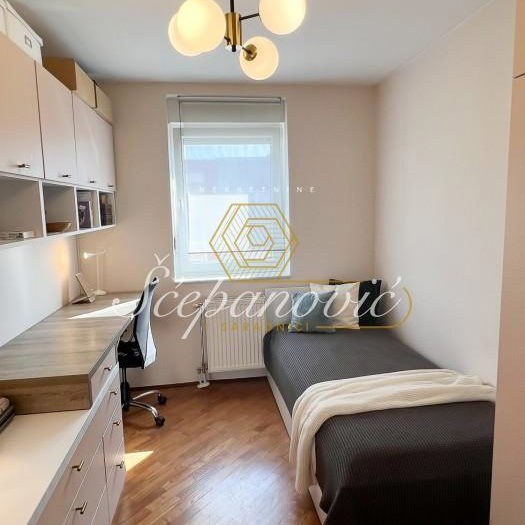 Četvorosoban stan na prodaju, Cara Dušana, Novi Sad, 102m², 309.000 €
