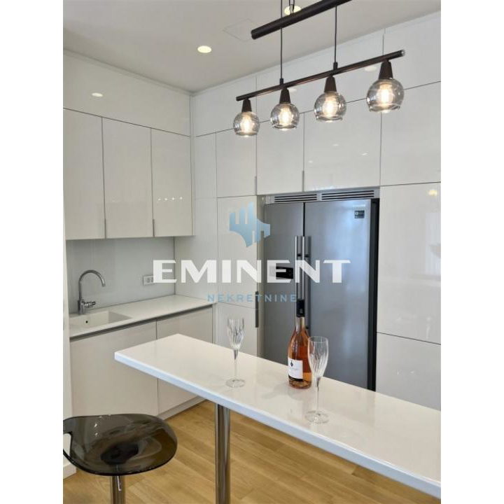 Trosoban stan za izdavanje, Blok 65, Beograd, 205m², 3.600 €/mes