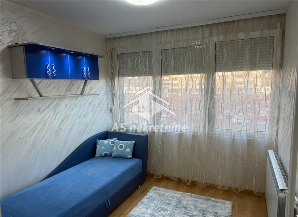 Trosoban stan za izdavanje, Blok 22, Beograd, 80m², 2. sprat, 1.000 €/mes