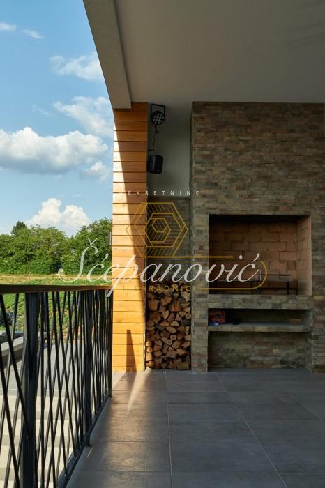 Kuća za izdavanje, Centar, Sremski Karlovci, 295m², 1.800 €/mes