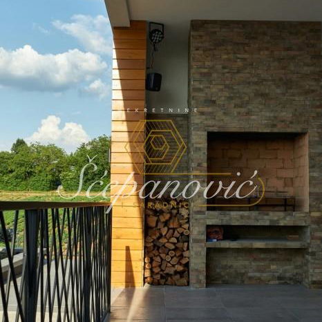 Kuća za izdavanje, Centar, Sremski Karlovci, 295m², 1.800 €/mes