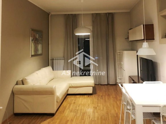 Stan Izdavanje Beograd Kalenić Pijaca 50 m2
