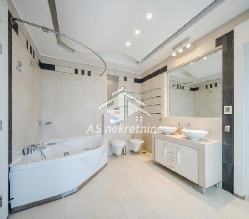 Trosoban stan na prodaju, Banovo Brdo, Beograd, 150m², 480.000 €