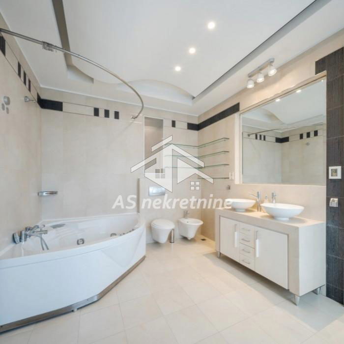 Trosoban stan na prodaju, Banovo Brdo, Beograd, 150m², 480.000 €