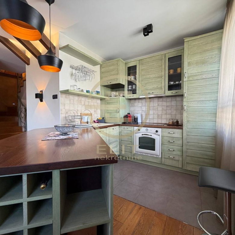 Četvorosoban stan na prodaju, Socijalno, Novi Sad, 110m², 345.000 €