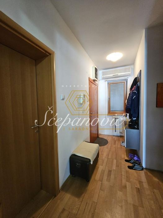 Četvorosoban stan na prodaju, Bulevar Oslobođenja, Novi Sad, 134m², 299.000 €