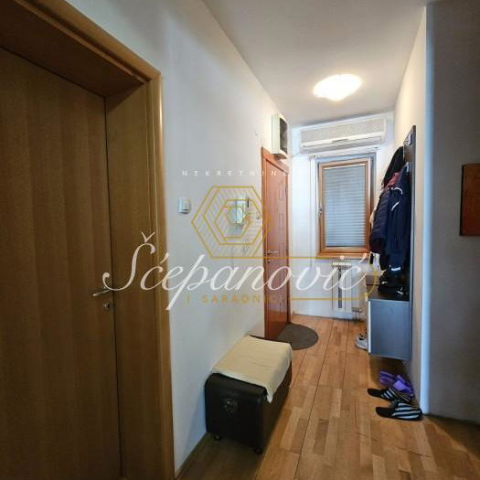 Četvorosoban stan na prodaju, Bulevar Oslobođenja, Novi Sad, 134m², 299.000 €