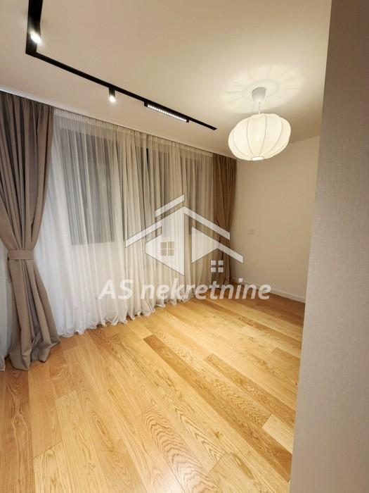 Trosoban stan za izdavanje, Crveni Krst Vračar, Beograd, 125m², 2.000 €/mes