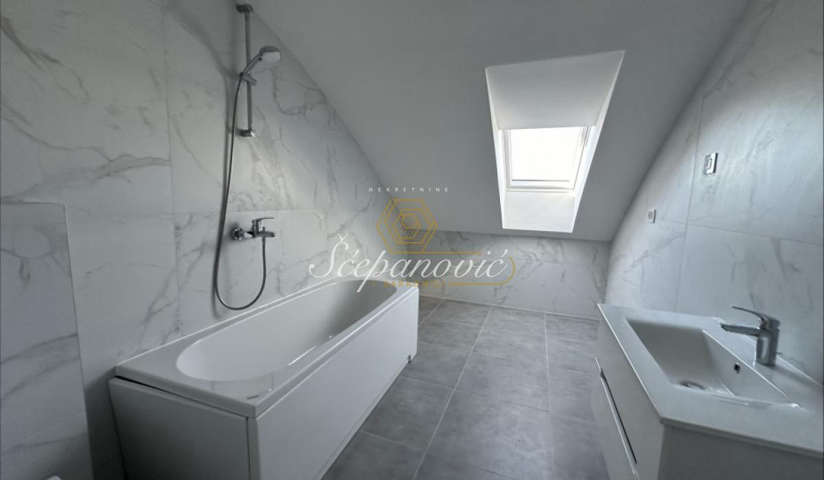 Stan Prodaja Novi Sad  185 m2