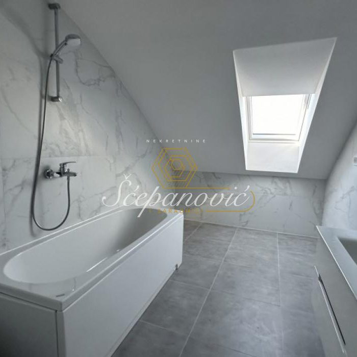 Stan Prodaja Novi Sad  185 m2