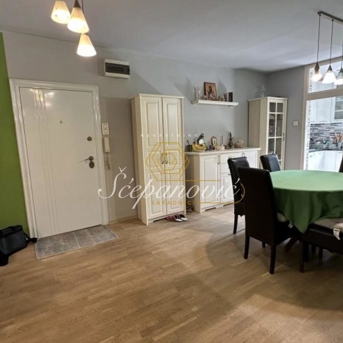 Stan Prodaja Novi Sad  75 m2