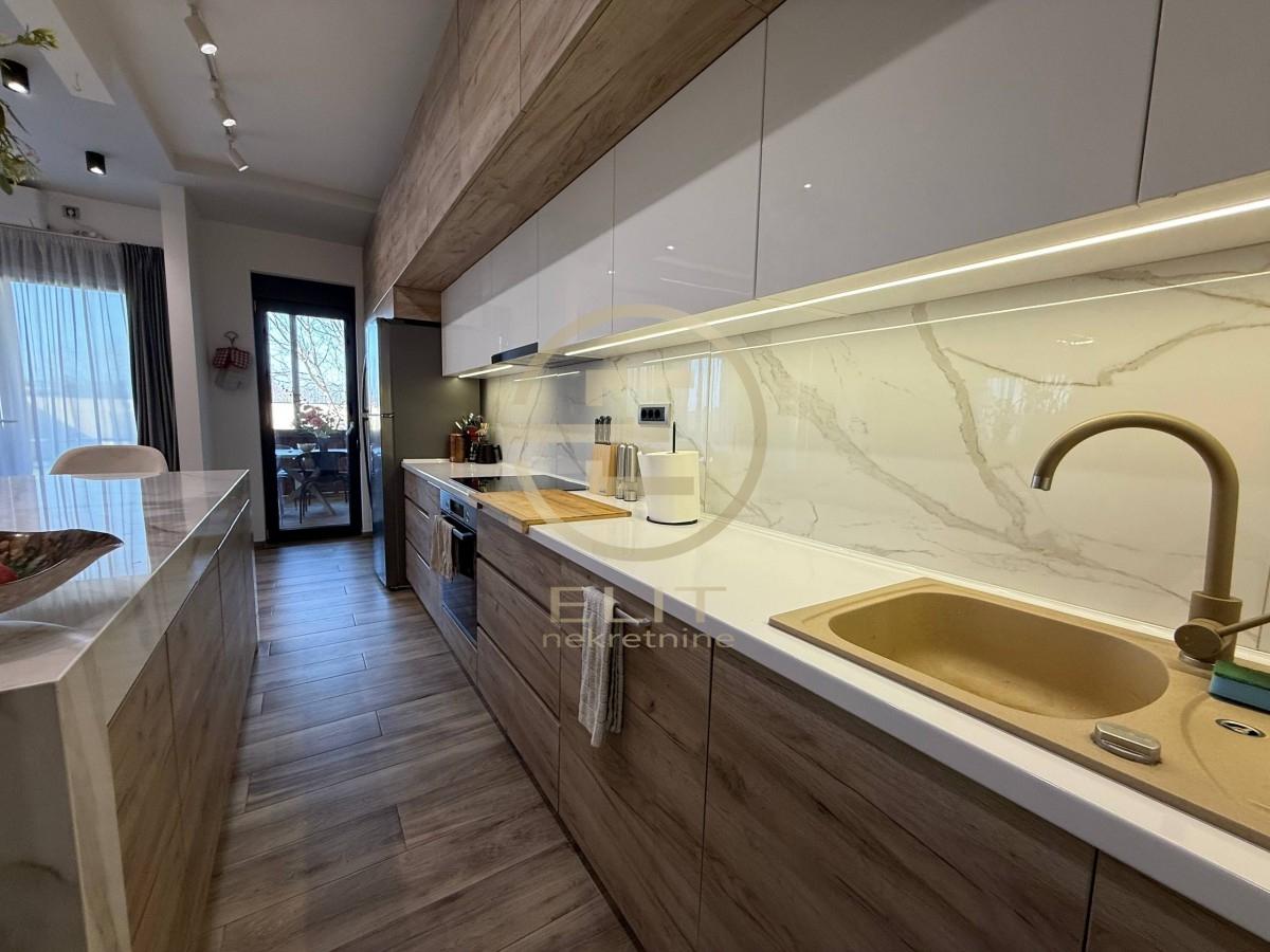 nekretnine-prodaja-0DpLiwWFva Kuća na prodaju, Petrovaradin, Novi Sad, 165m², 365.000 €