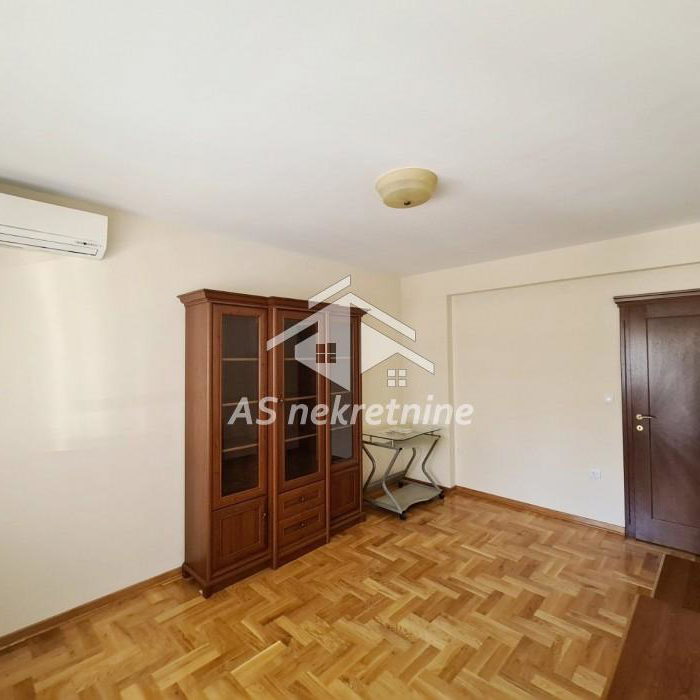 Stan Izdavanje Beograd Hram Svetog Save 78 m2
