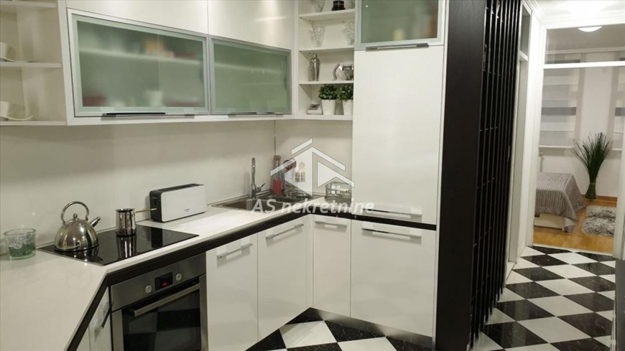 Dvosoban stan za izdavanje, Hram Svetog Save, Beograd, 60m², 1.000 €/mes