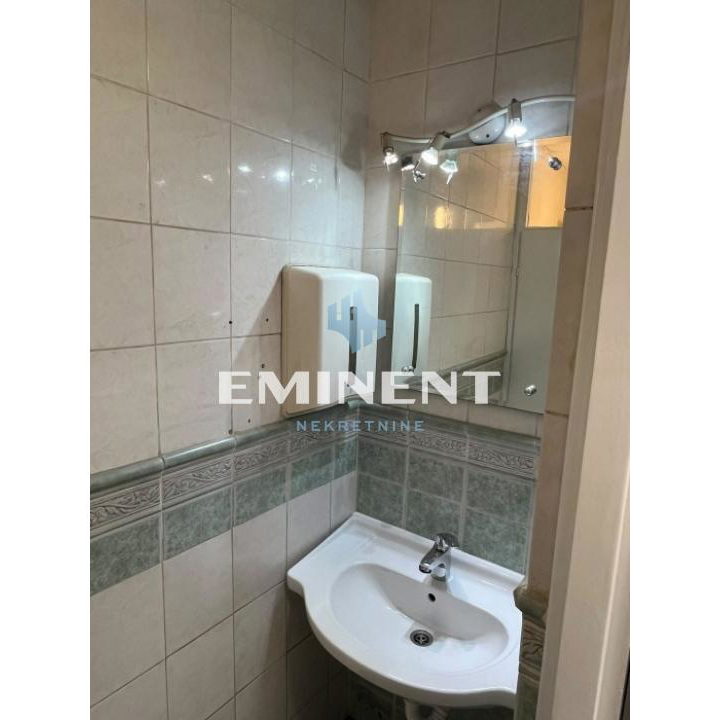 Lokal Izdavanje Beograd Blok 11c - Stari Merkator 75 m2