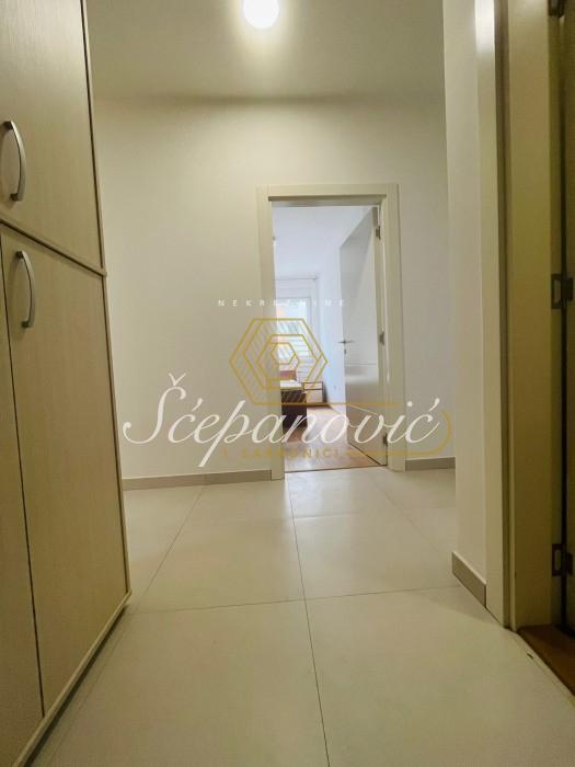 Trosoban stan na prodaju, Rotkvarija, Novi Sad, 56m², 240.000 €