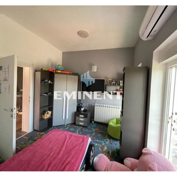 Kuća na prodaju, Stari Banovci, Stara Pazova, 342m², 420.000 €