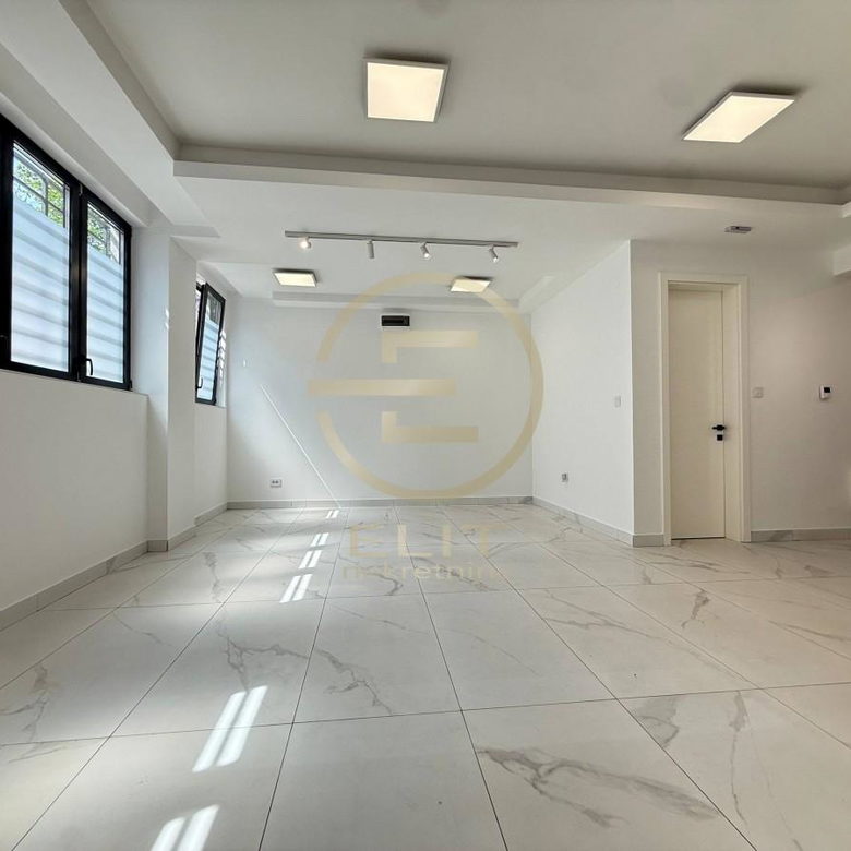 Lokal Izdavanje Novi Sad  64 m2