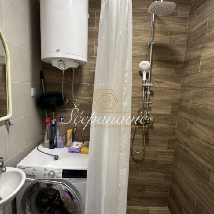 Stan Izdavanje Novi Sad  28 m2