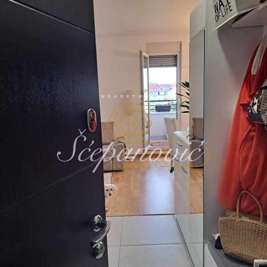 Četvorosoban stan na prodaju, Bulevar Patrijarha Pavla, Novi Sad, 83m², 174.300 €