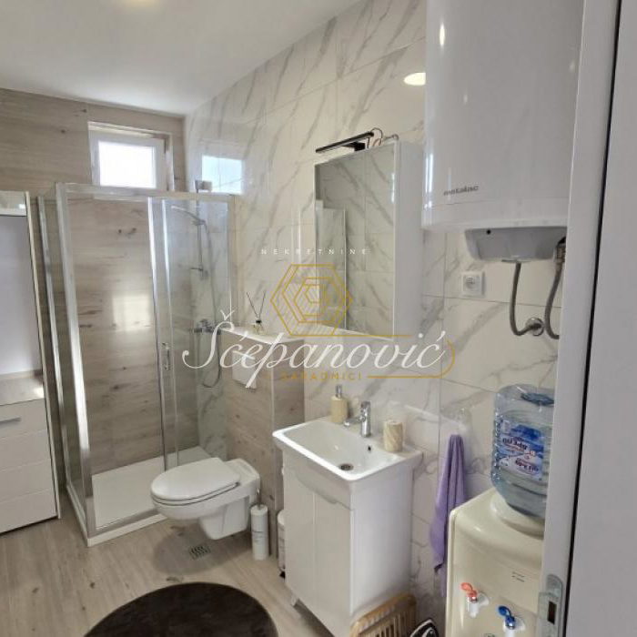 Četvorosoban stan na prodaju, Kamenjar, Novi Sad, 88m², 193.000 €