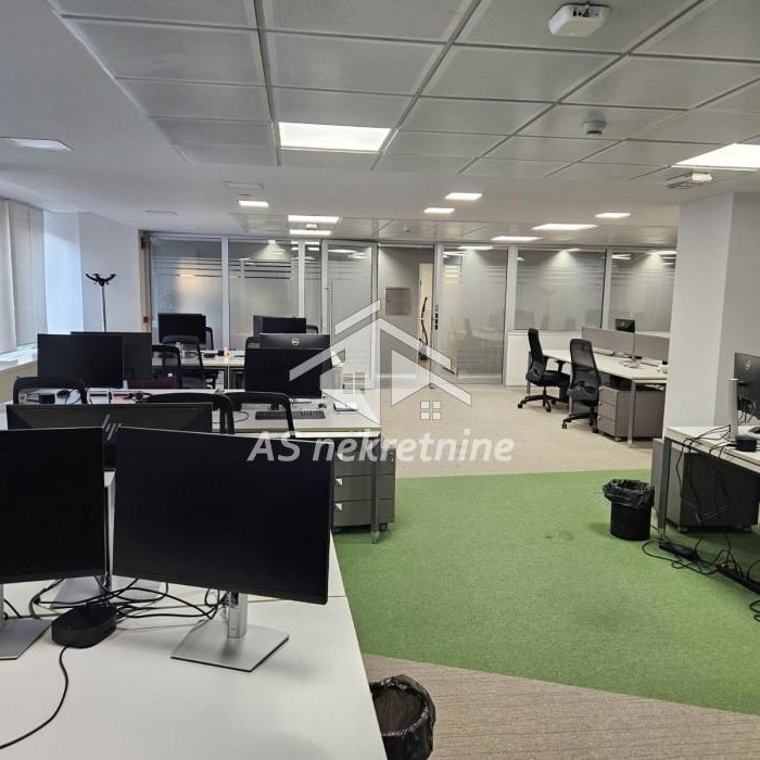 Lokal Izdavanje Beograd Trg Republike 300 m2