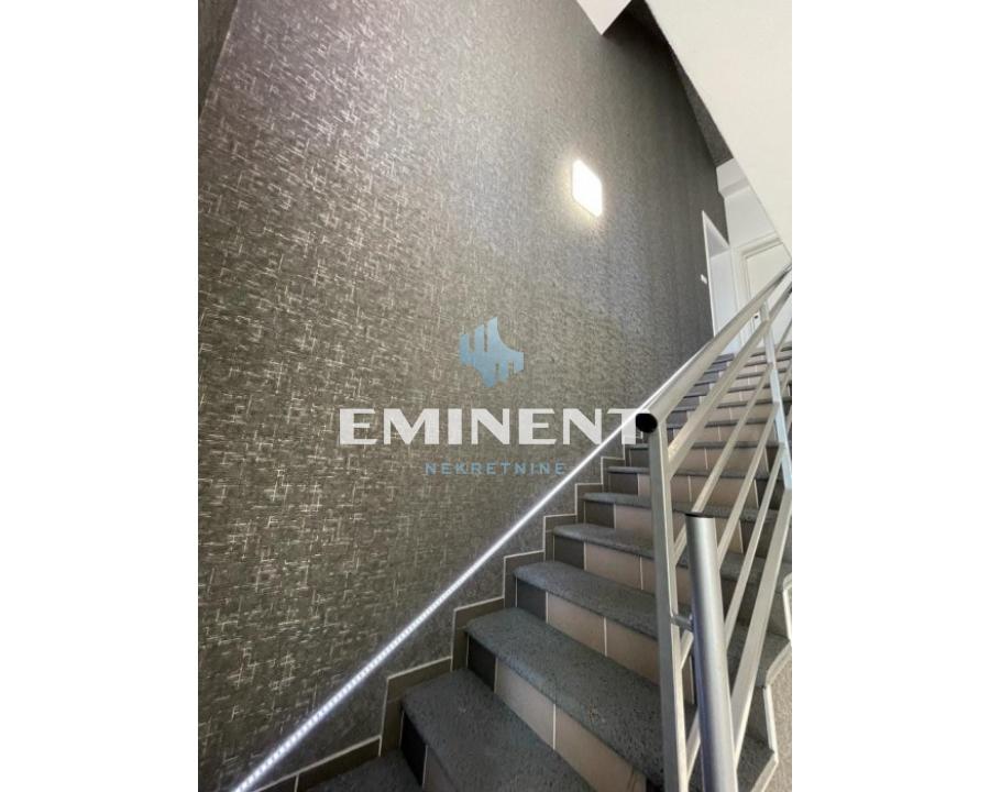 nekretnine-prodaja-beograd-8tZo6NpER4 Kuća na prodaju, Stari Banovci, Stara Pazova, 342m², 420.000 €