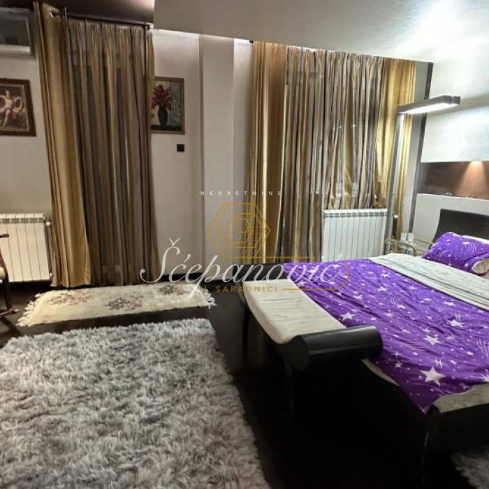 Višesoban stan za izdavanje, Grbavica, Novi Sad, 310m², 2.500 €/mes