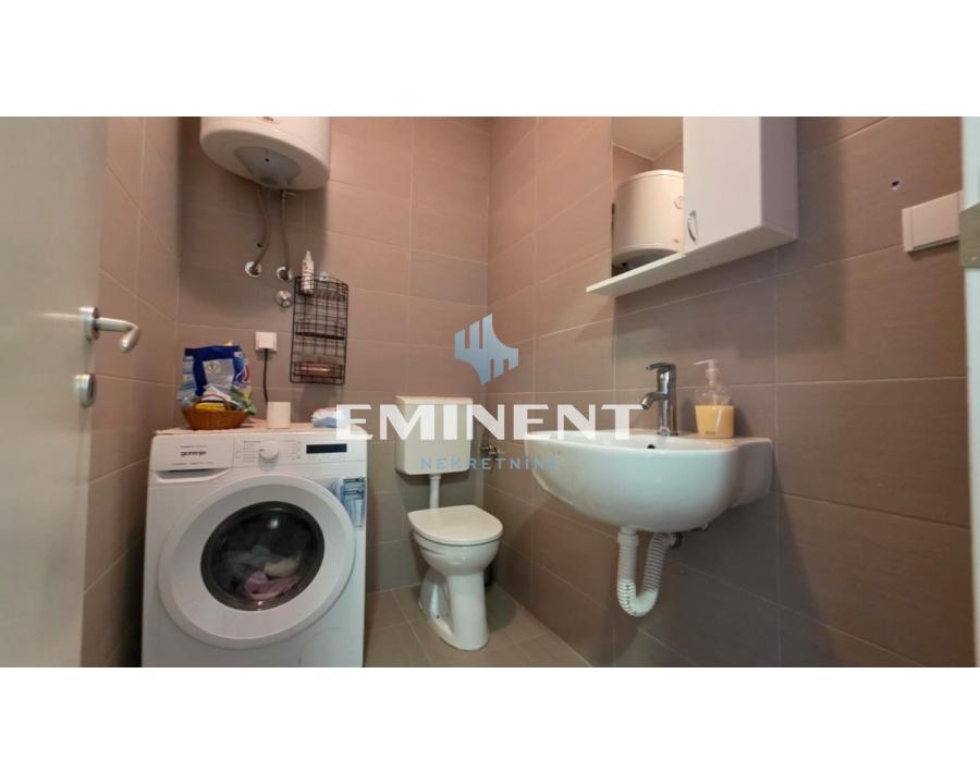 Trosoban stan na prodaju, Cvetkova Pijaca, Beograd, 74m², 245.000 €