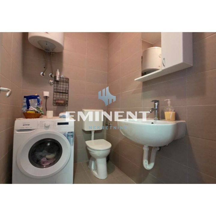 Trosoban stan na prodaju, Cvetkova Pijaca, Beograd, 74m², 245.000 €