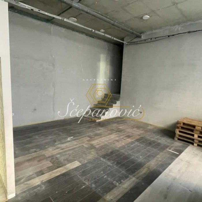 Lokal Izdavanje Novi Sad  150 m2