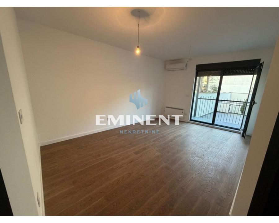 Trosoban stan na prodaju, Cvetkova Pijaca, Beograd, 61m², 229.970 €