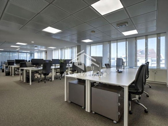 Lokal Izdavanje Beograd Trg Republike 300 m2