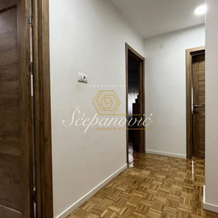 Četvorosoban stan na prodaju, Sajmište, Novi Sad, 96m², 240.000 €