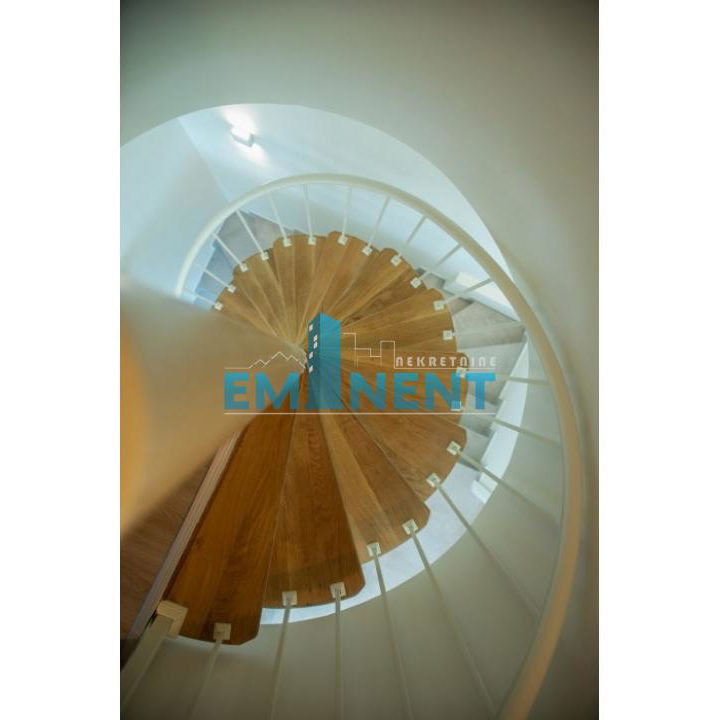 Kuća na prodaju, Banovo Brdo, Beograd, 260m², 1.200.000 €