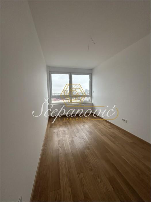 Četvorosoban stan za izdavanje, Centar, Novi Sad, 108m², 1.800 €/mes