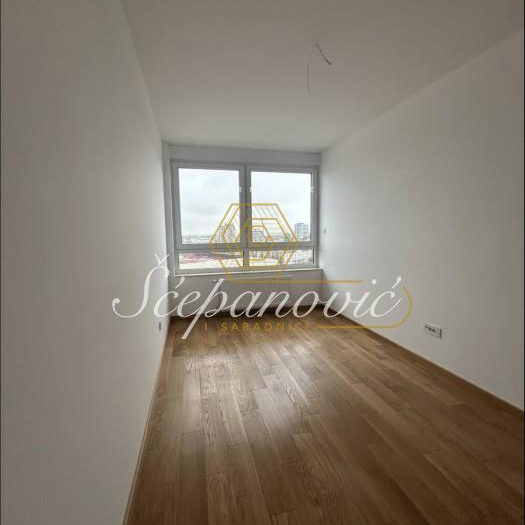 Četvorosoban stan za izdavanje, Centar, Novi Sad, 108m², 1.800 €/mes