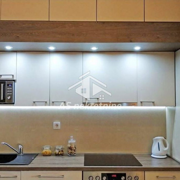 Stan Izdavanje Beograd London 100 m2