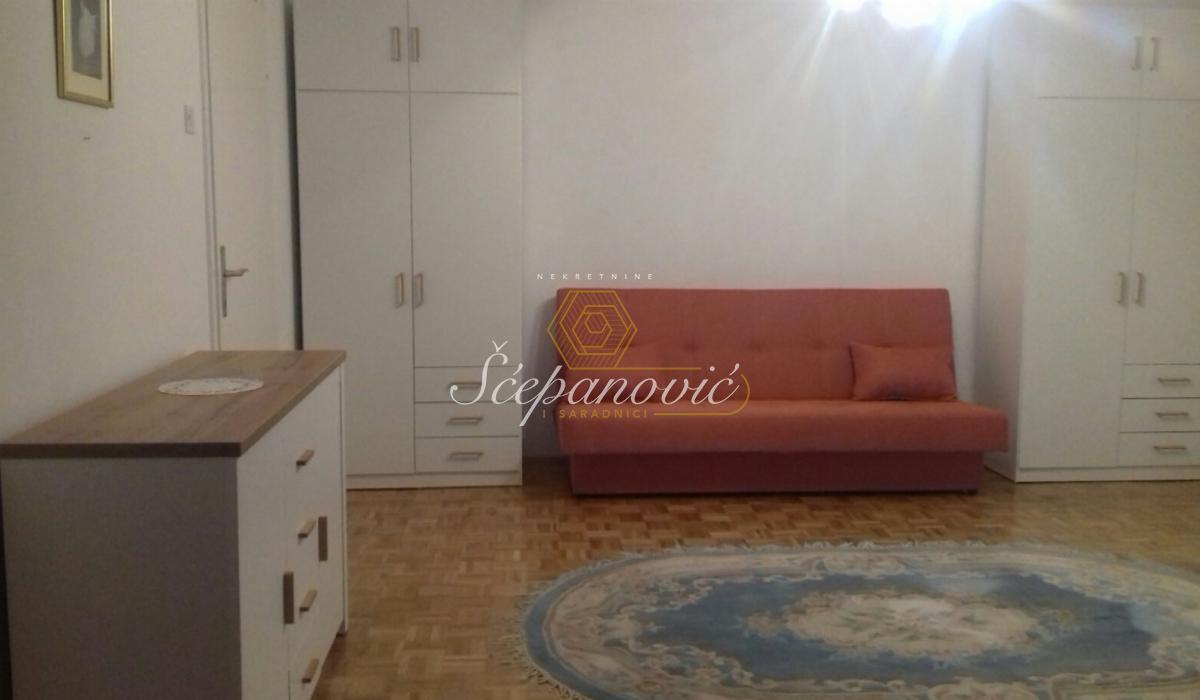 Dvosoban stan za izdavanje, Bulevar Oslobođenja, Novi Sad, 51m², 450 €/mes