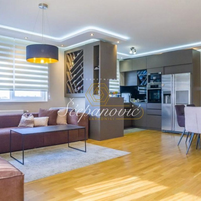 Četvorosoban stan na prodaju, Bulevar Patrijarha Pavla, Novi Sad, 113m², 440.000 €