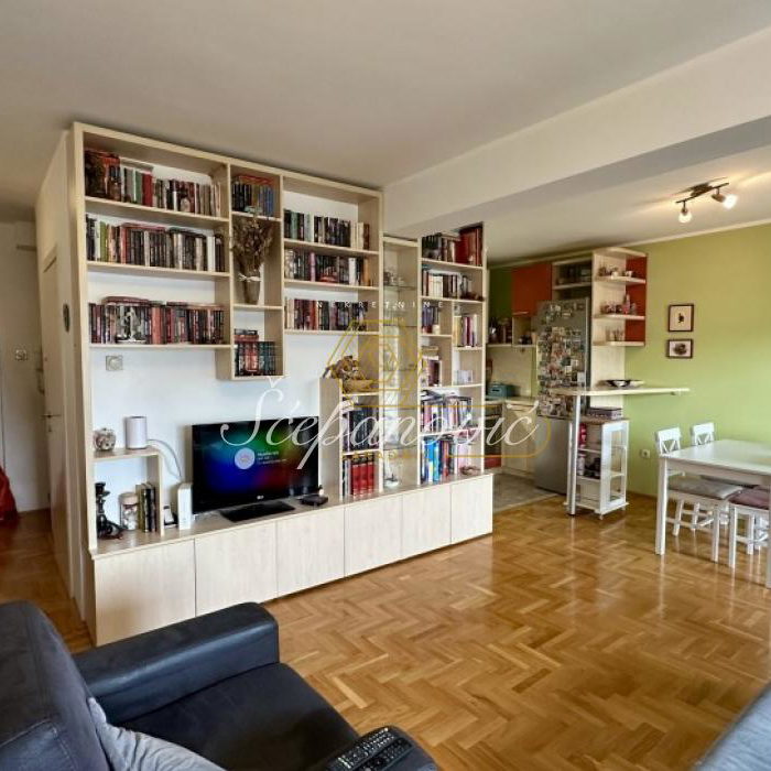 Stan Prodaja Novi Sad  75 m2
