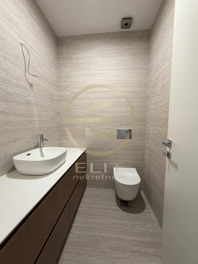 nekretnine-prodaja-idHQe7wNq8 Četvorosoban stan na prodaju, Centar, Novi Sad, 120m², 588.000 €