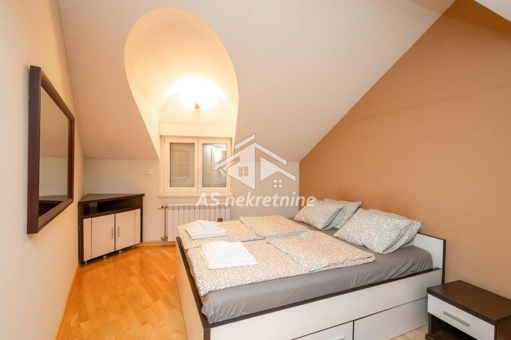 Četvorosoban stan za izdavanje, Obilićev Venac, Beograd, 140m², 1.800 €/mes