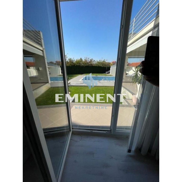 Kuća na prodaju, Stari Banovci, Stara Pazova, 342m², 420.000 €
