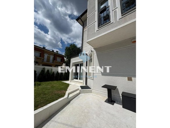 Kuća Prodaja Beograd  300 m2