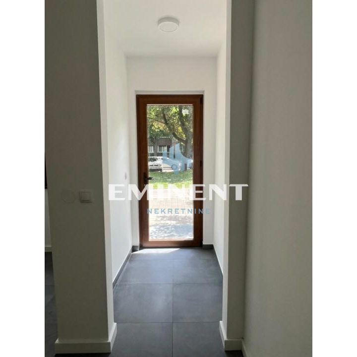 Lokal Izdavanje Beograd Blok 11c - Stari Merkator 75 m2