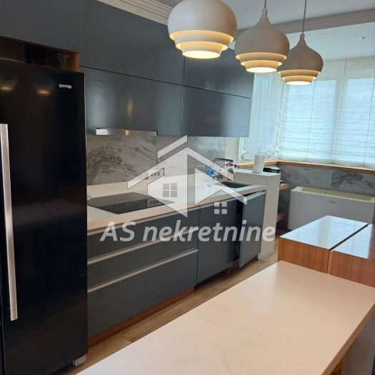 Četvorosoban stan za izdavanje, Slavija, Beograd, 250m², 2.700 €/mes