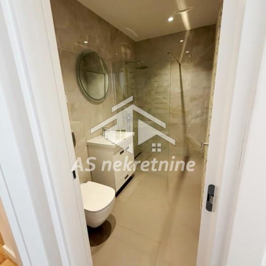 Trosoban stan za izdavanje, Crveni Krst Vračar, Beograd, 125m², 2.000 €/mes