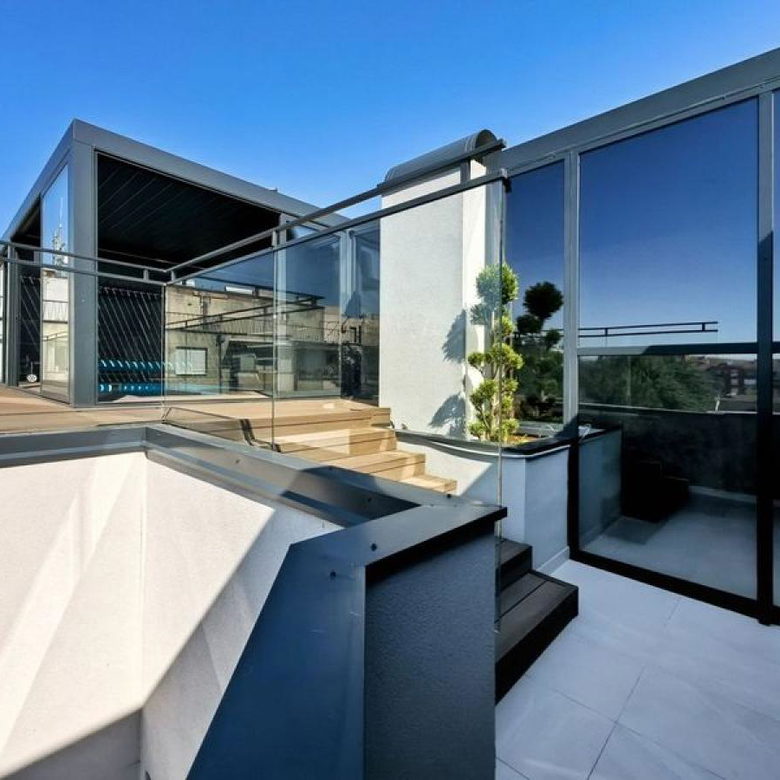 Četvorosoban stan na prodaju, Adamovićevo Naselje, Novi Sad, 240m², 3. sprat, 600.000 €