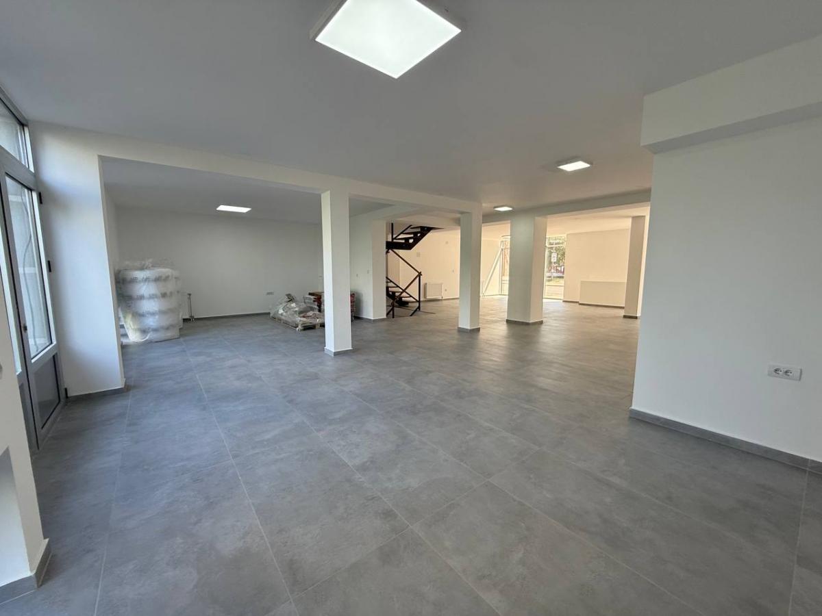 Lokal za izdavanje, Bulevar Patrijarha Pavla, Novi Sad, 349m², 3.000 €/mes